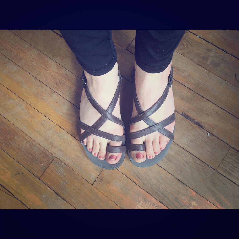 Like New Chaco Leather Dorra Sandals, Nickel, Sz 7